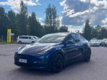 Tesla Model Y 2023 Sininen