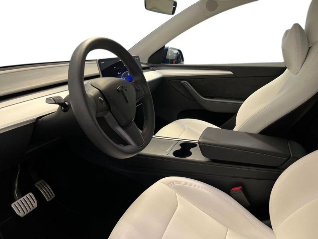 Tesla Model Y 2023 Sininen