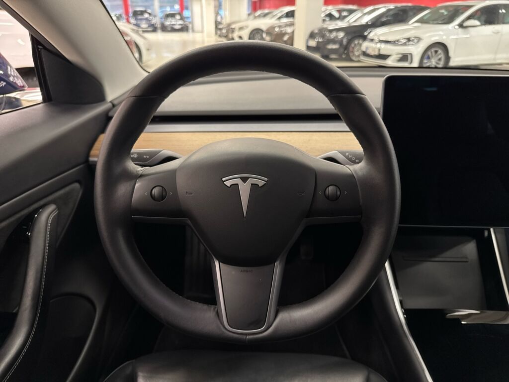 Tesla Model 3 2019 Sininen