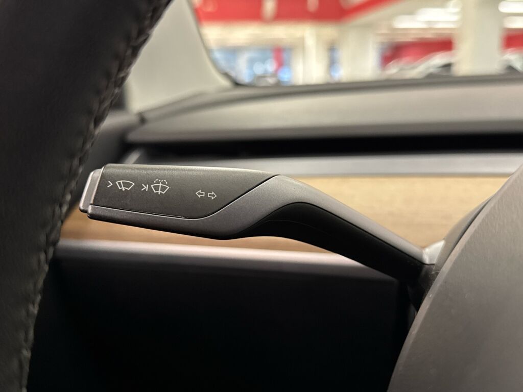 Tesla Model 3 2019 Sininen