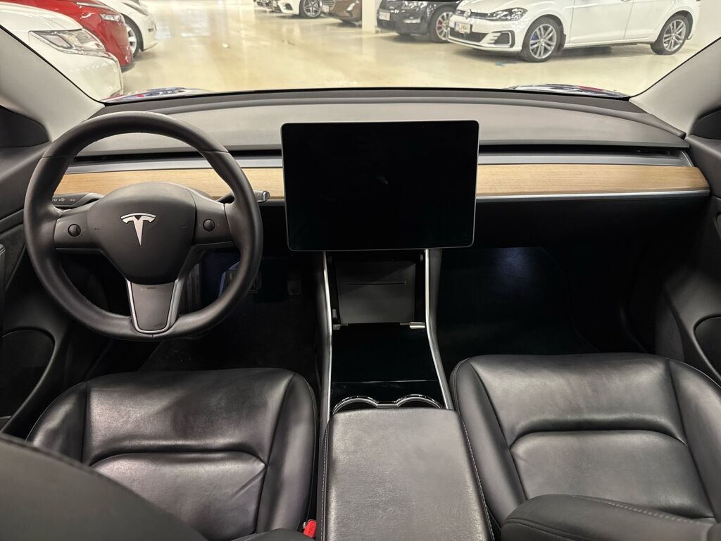 Tesla Model 3 2019 Sininen