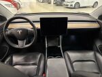 Tesla Model 3 2019 Sininen