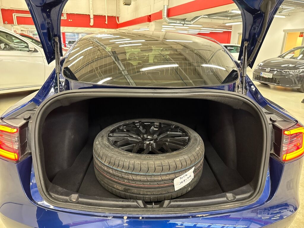 Tesla Model 3 2019 Sininen