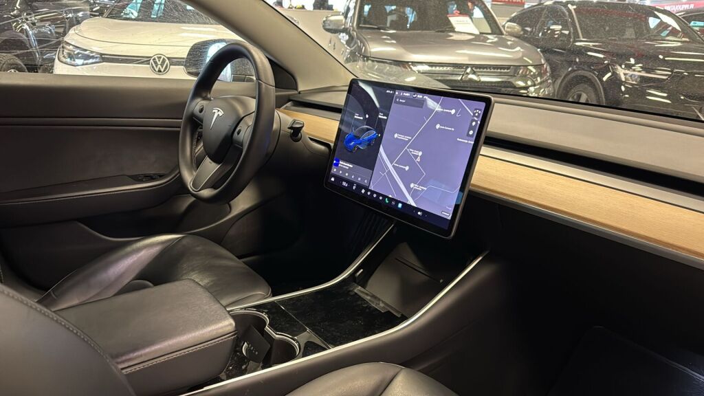 Tesla Model 3 2019 Sininen