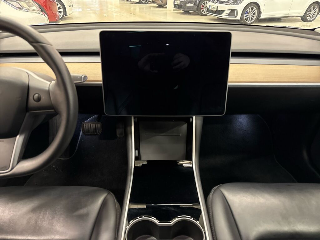 Tesla Model 3 2019 Sininen
