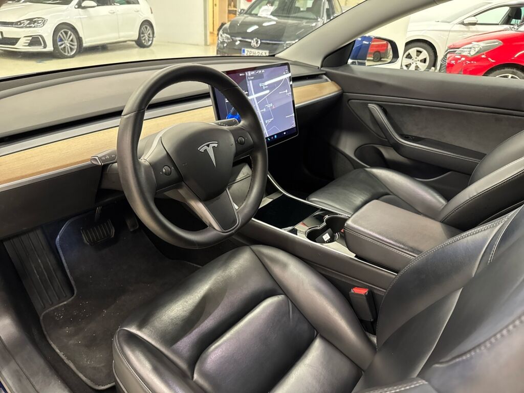 Tesla Model 3 2019 Sininen