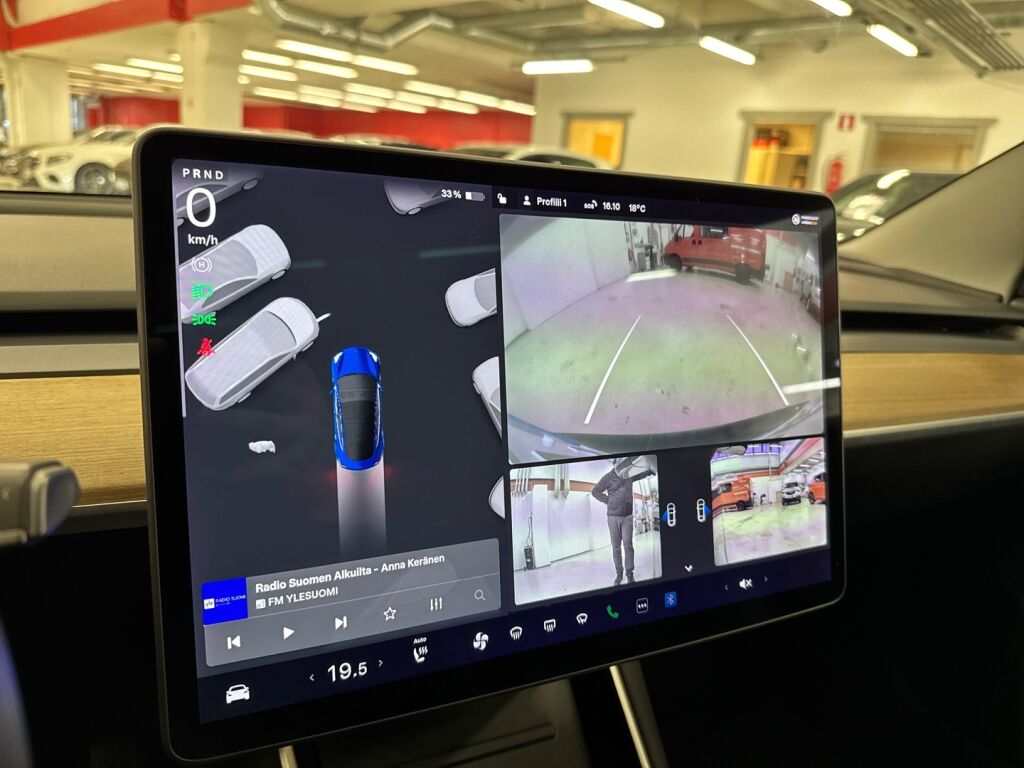 Tesla Model 3 2019 Sininen