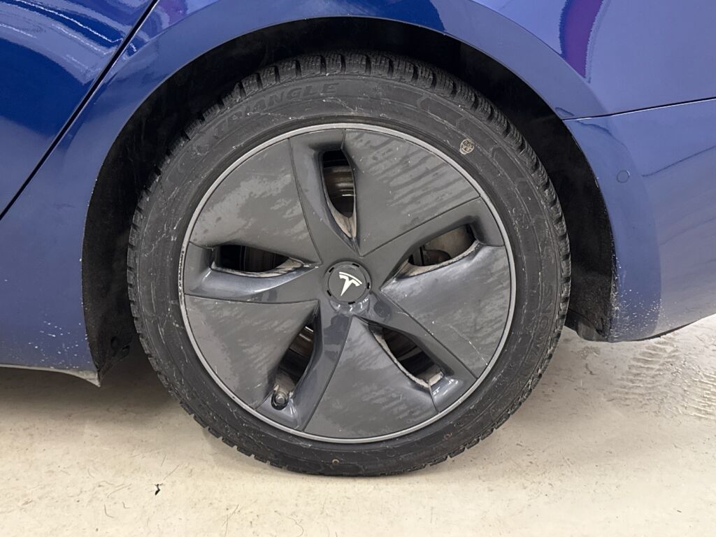 Tesla Model 3 2019 Sininen