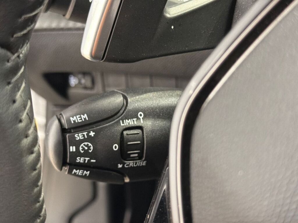 Peugeot 2008 2025 Harmaa