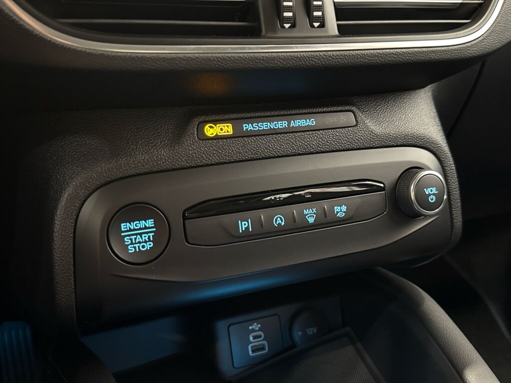 Ford Focus 2025 Fantastic Red