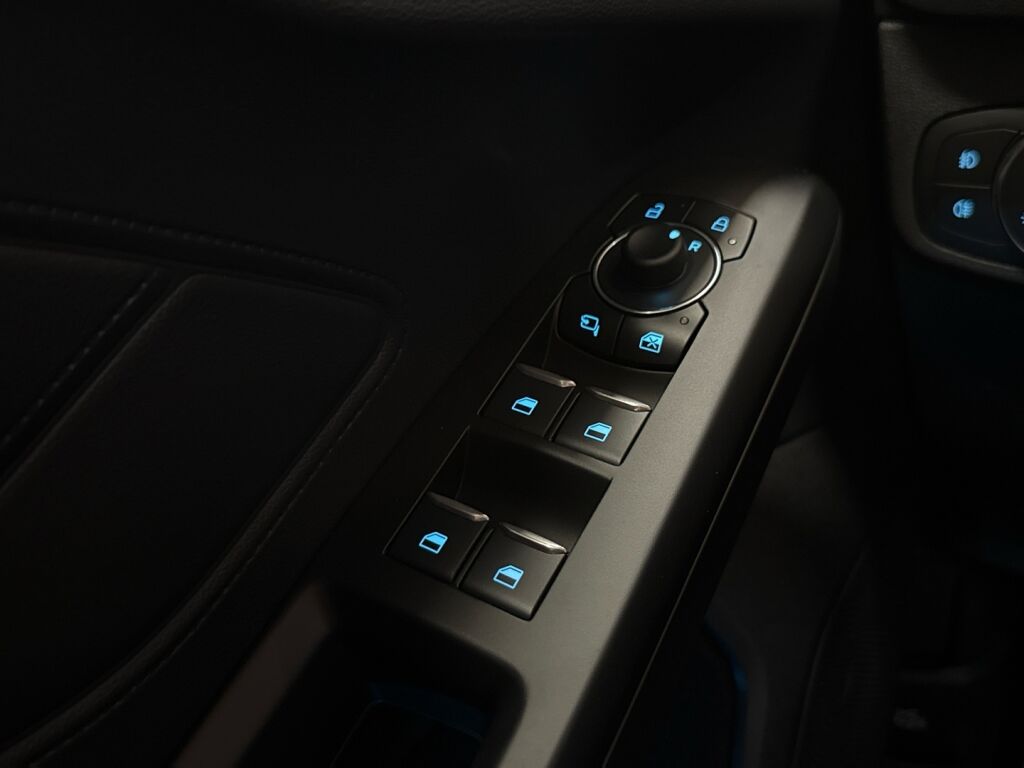 Ford Focus 2025 Fantastic Red