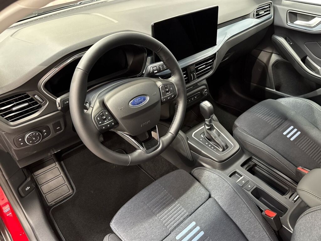 Ford Focus 2025 Fantastic Red