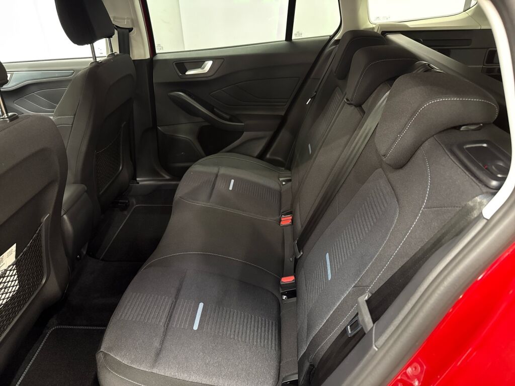Ford Focus 2025 Fantastic Red