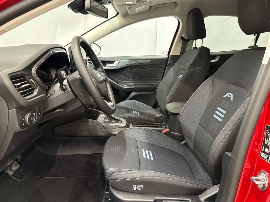 Ford Focus 2025 Fantastic Red