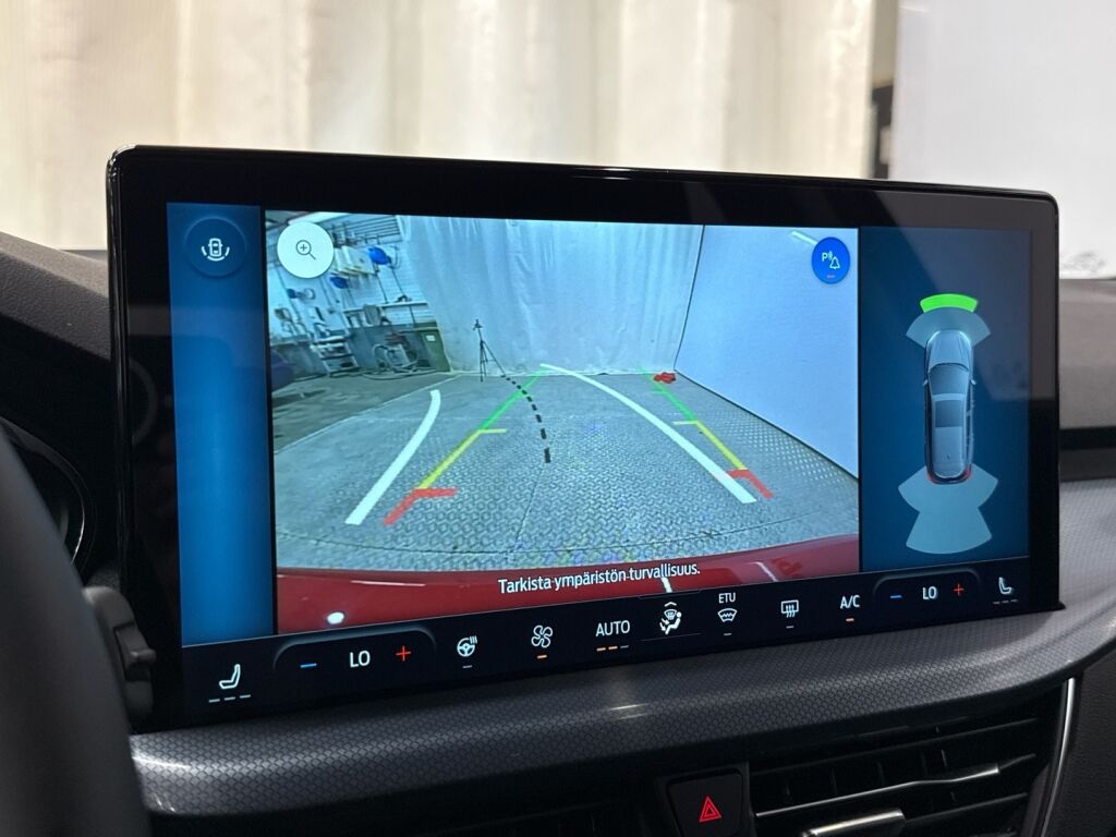 Ford Focus 2025 Fantastic Red