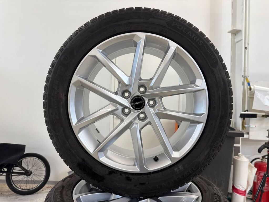 Skoda Enyaq 2025 Musta