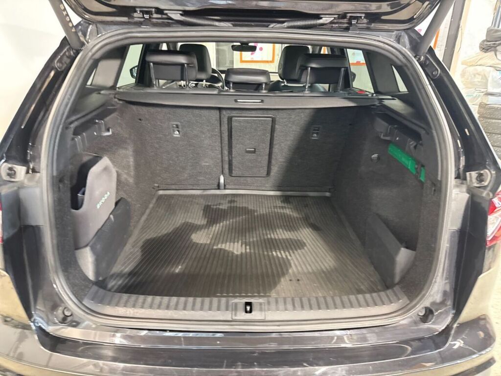 Skoda Enyaq 2025 Musta