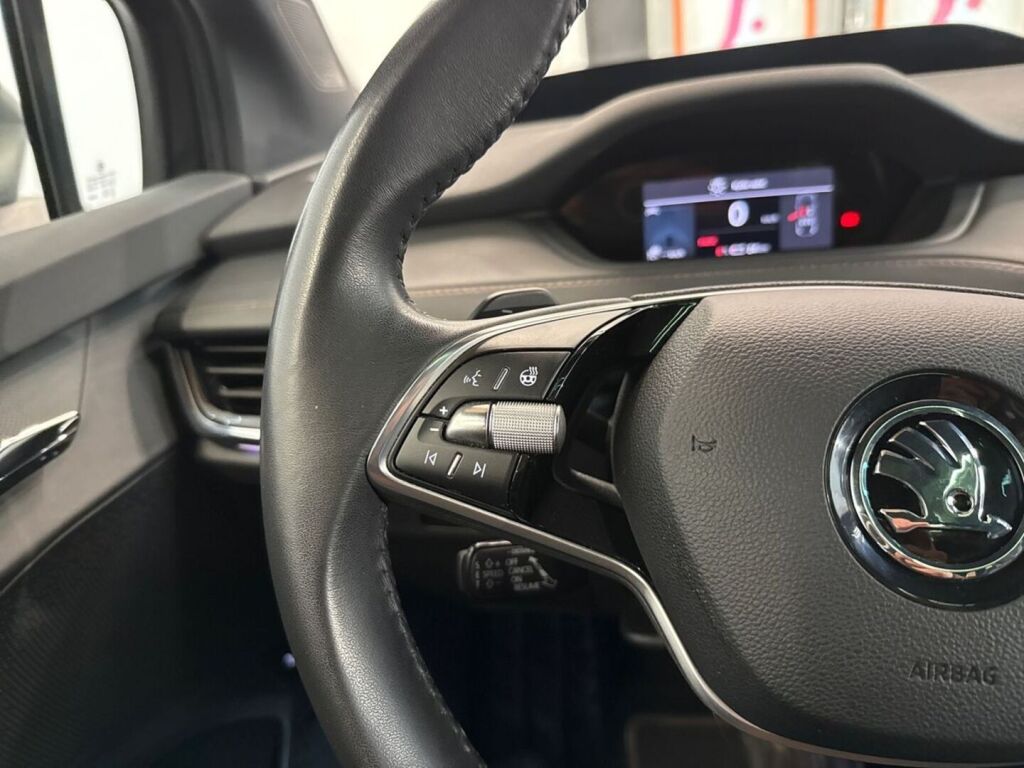 Skoda Enyaq 2025 Musta