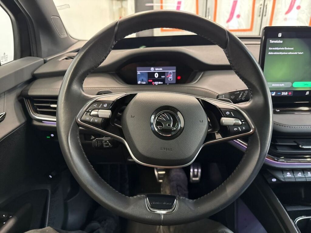 Skoda Enyaq 2025 Musta