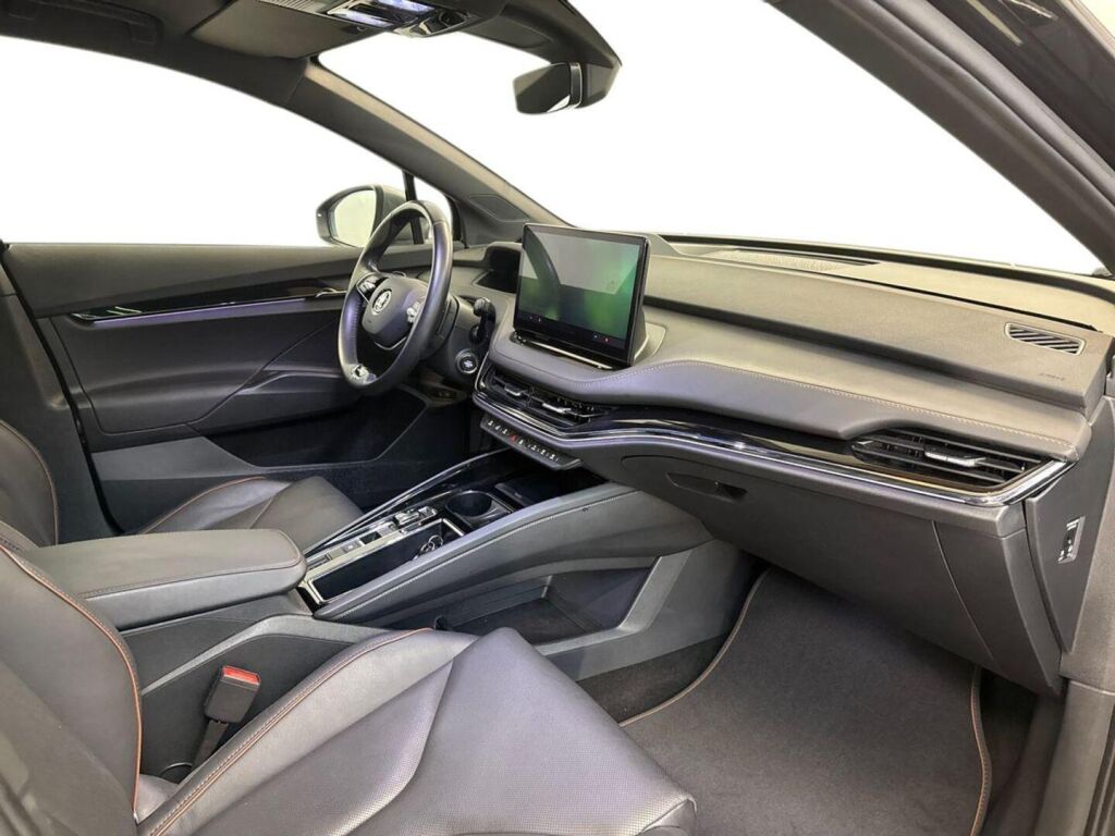 Skoda Enyaq 2025 Musta