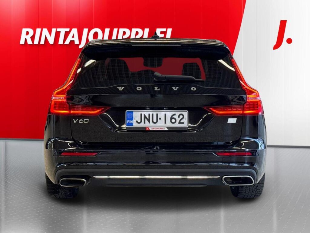 Volvo V60 2021 Musta