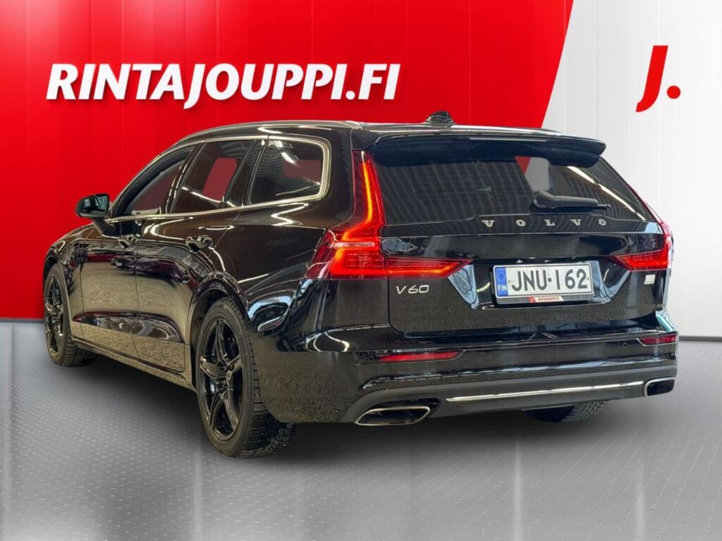 Volvo V60 2021 Musta