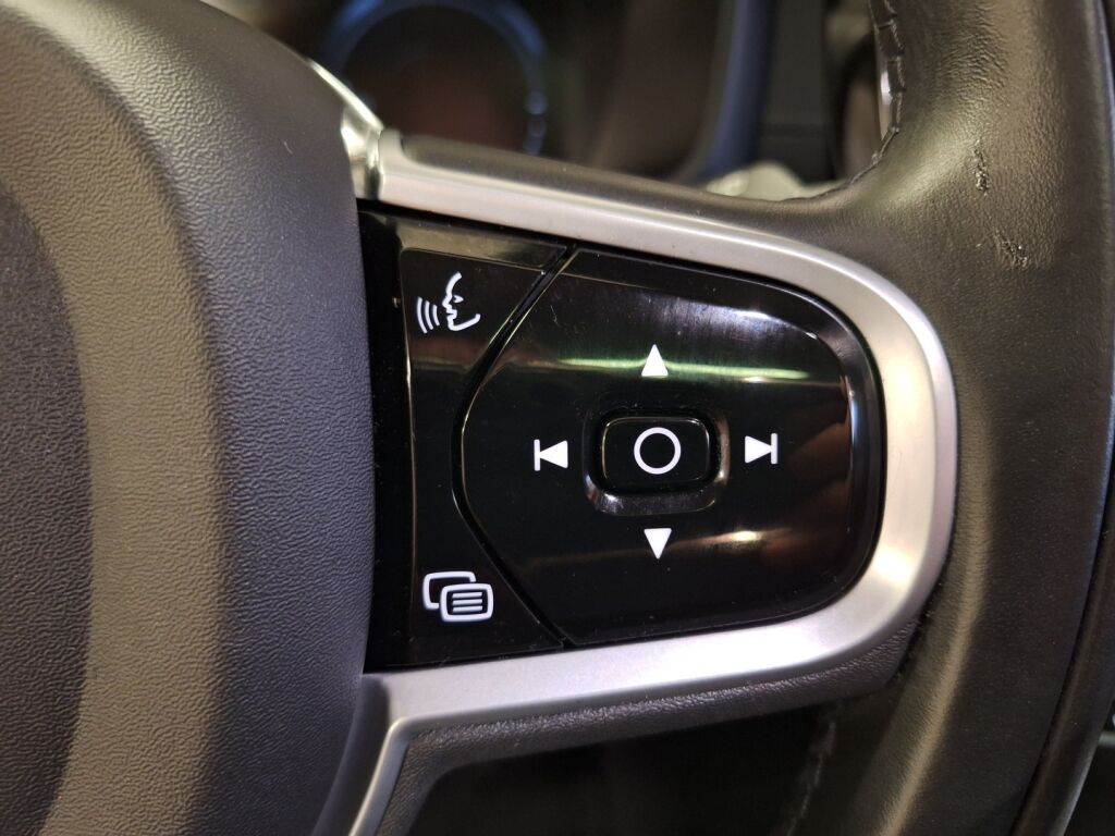 Volvo V60 2021 Musta