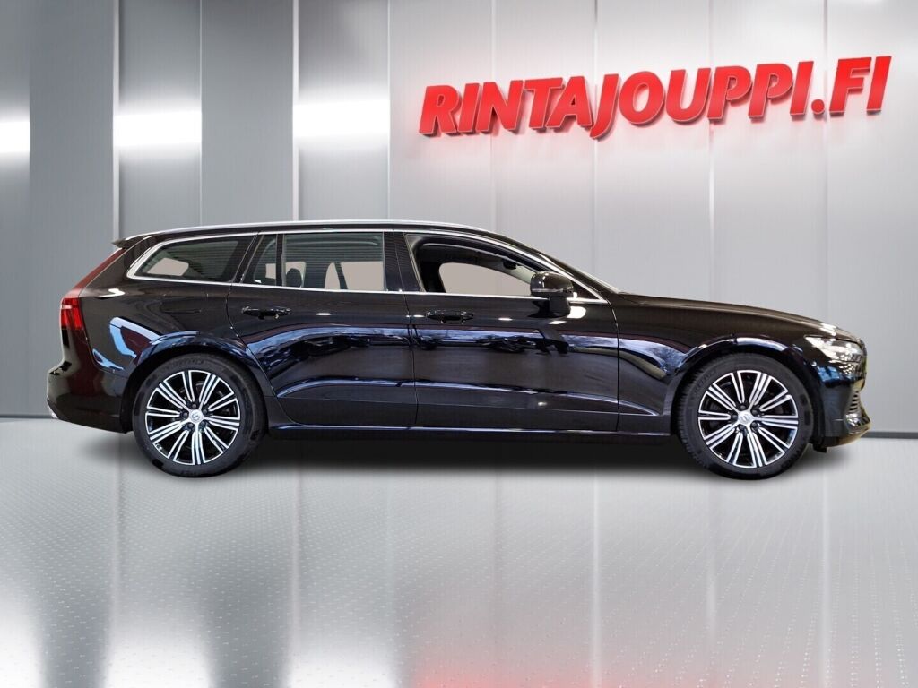 Volvo V60 2021 Musta
