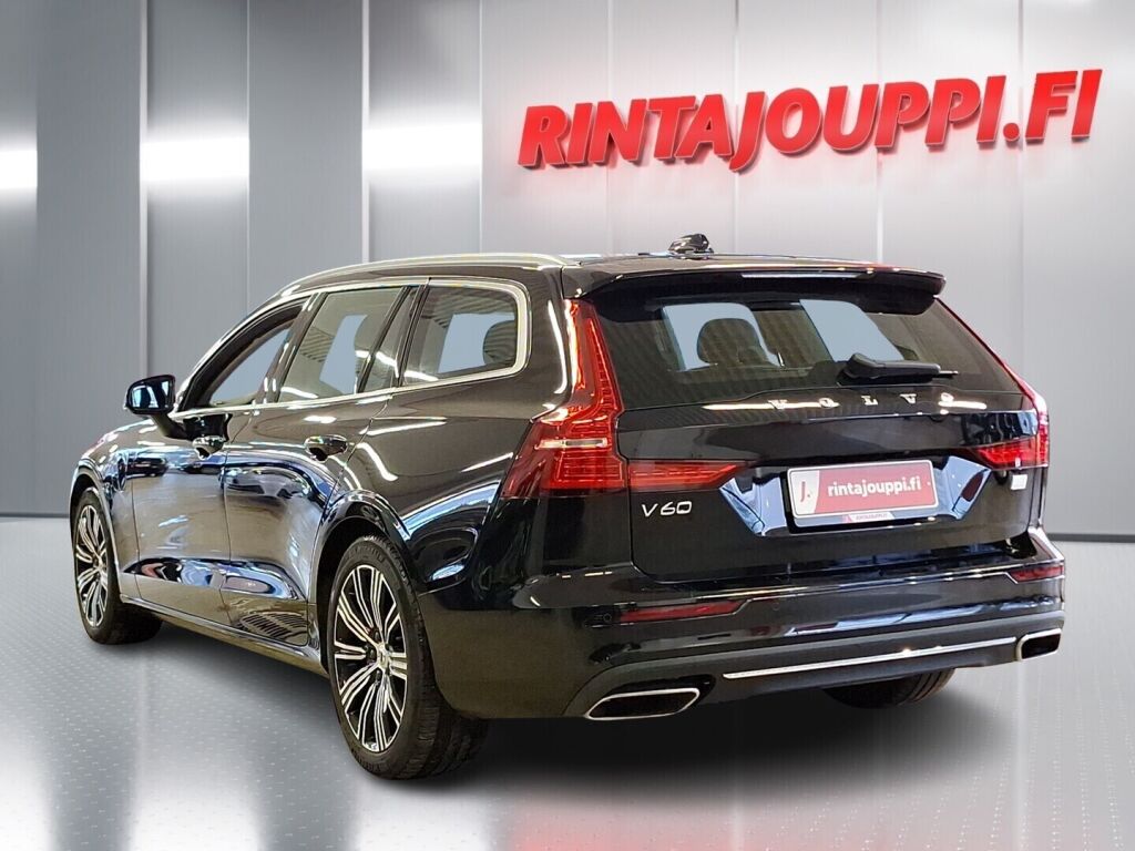 Volvo V60 2021 Musta