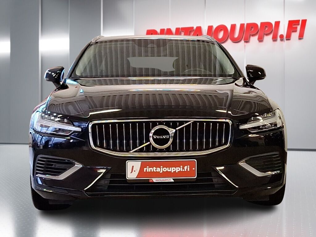 Volvo V60 2021 Musta
