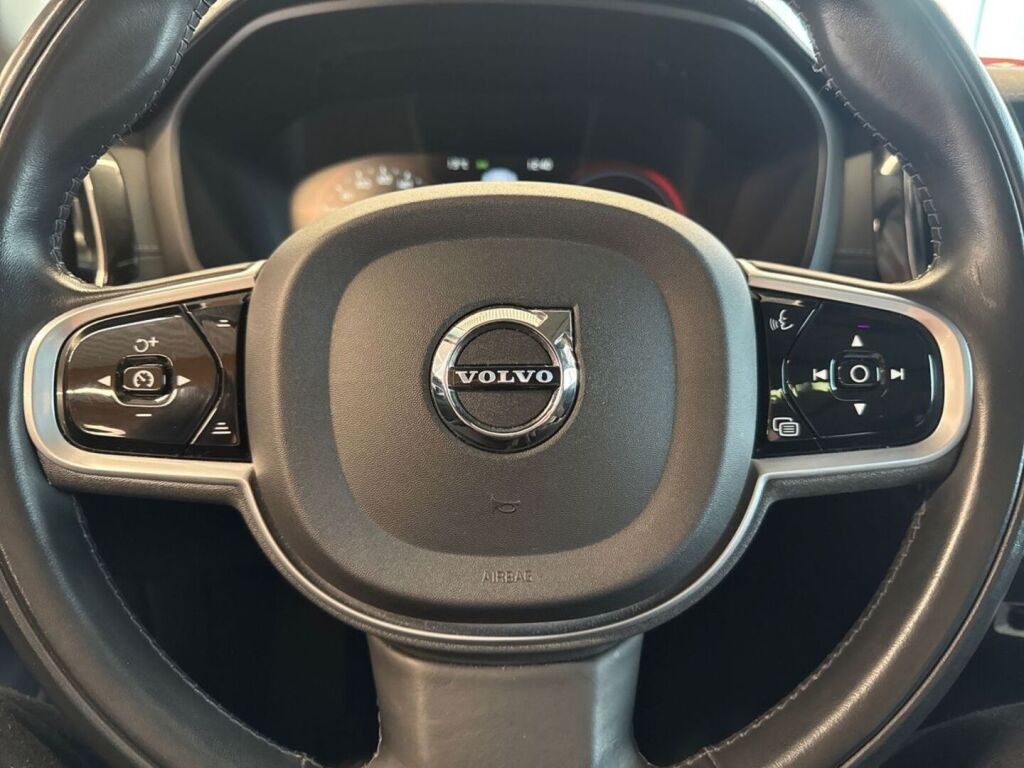 Volvo V60 2021 Musta