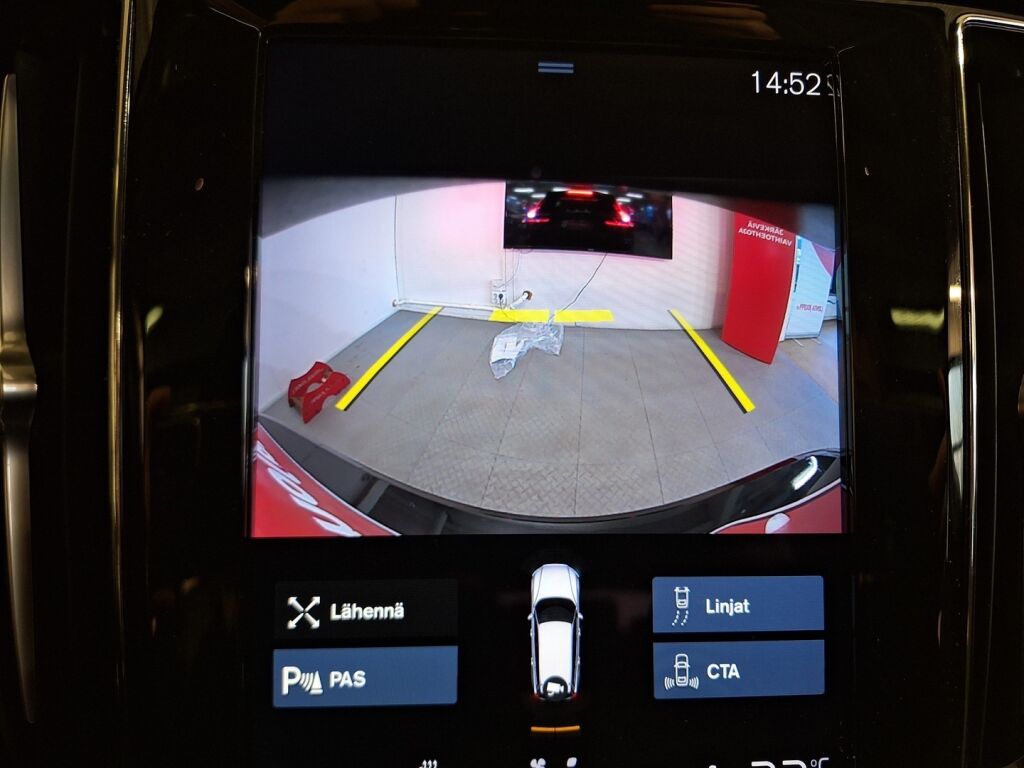 Volvo V60 2021 Musta