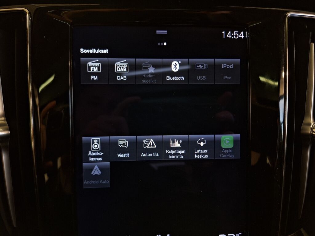 Volvo V60 2021 Musta