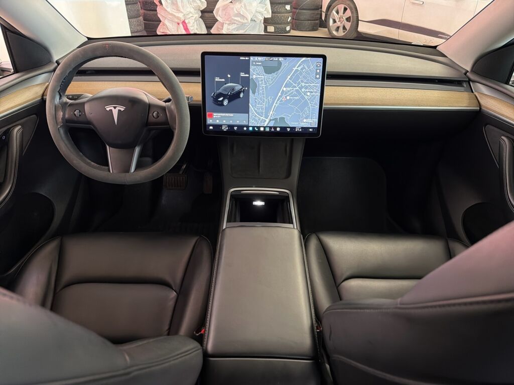 Tesla Model Y 2021 Valkoinen