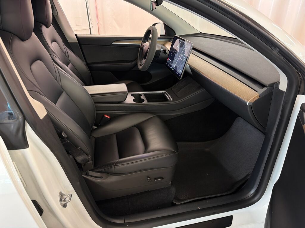 Tesla Model Y 2021 Valkoinen