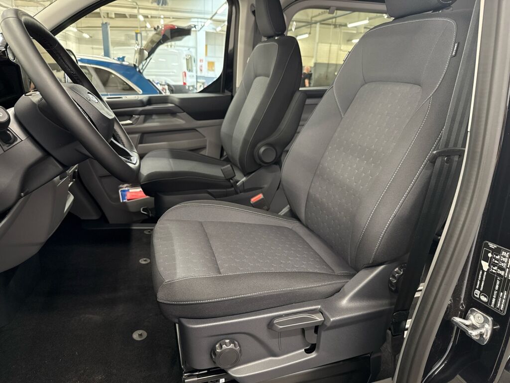 Ford Tourneo Custom 2025 