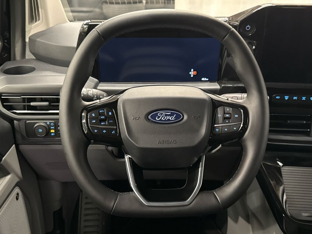 Ford Tourneo Custom 2025 Musta