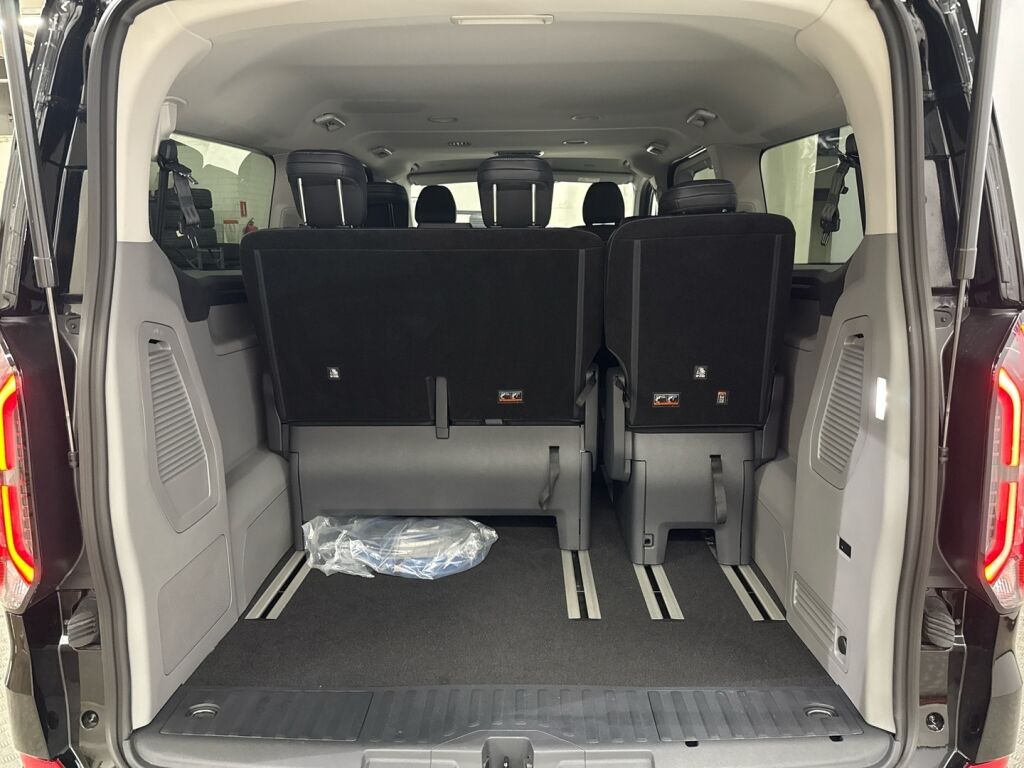 Ford Tourneo Custom 2025 Musta