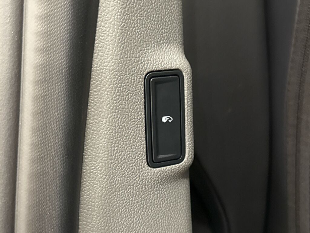 Ford Tourneo Custom 2025 Musta