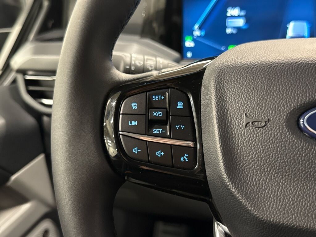 Ford Tourneo Custom 2025 Musta