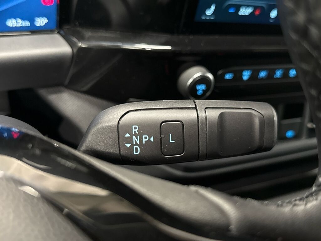 Ford Tourneo Custom 2025 Musta