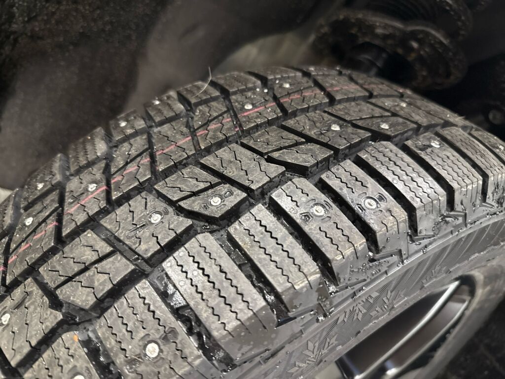 Ford Tourneo Custom 2025 Musta