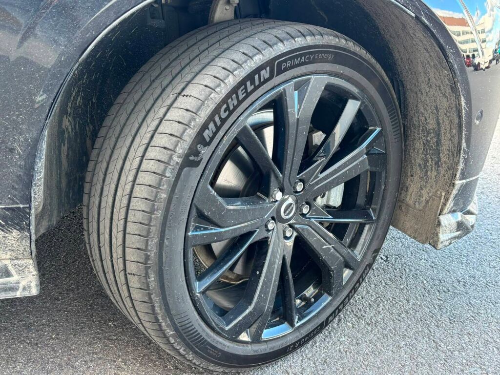 Volvo XC60 2025 Musta