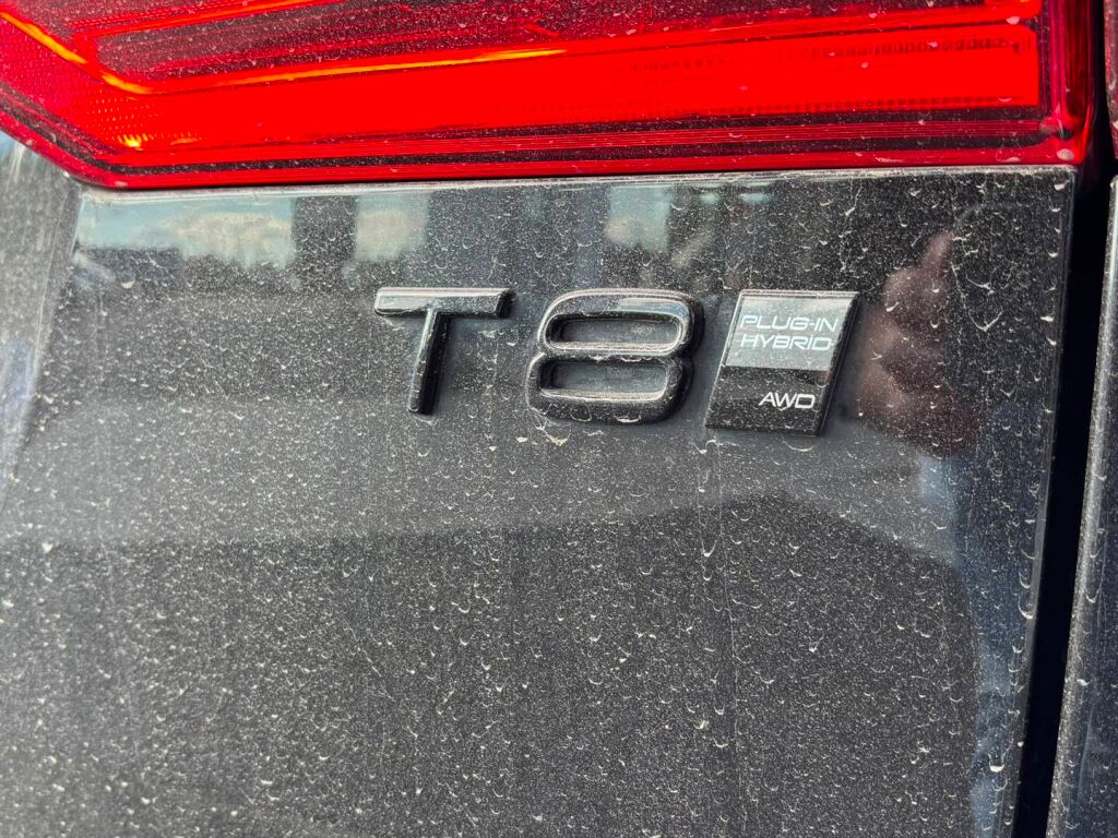 Volvo XC60 2025 Musta