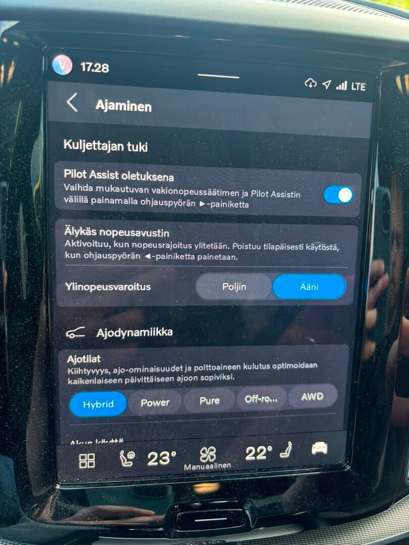 Volvo XC60 2025 Musta