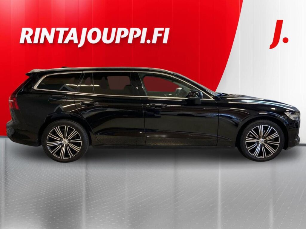 Volvo V60 2021 Musta