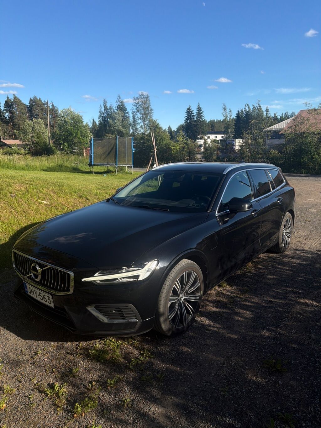 Volvo V60 2021 Musta