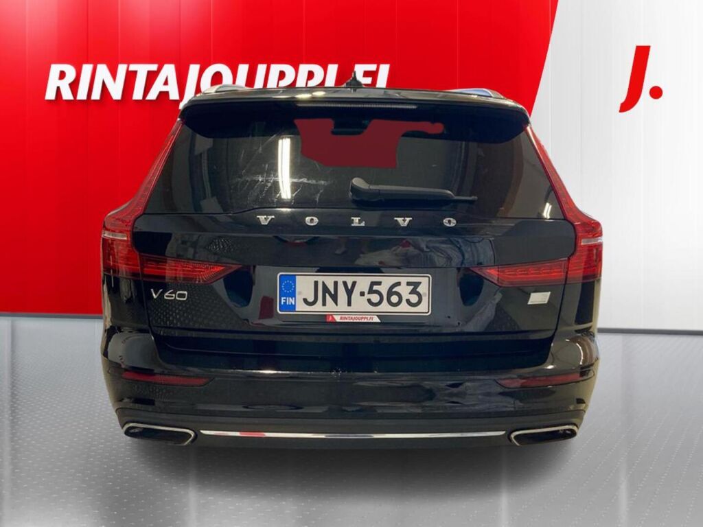 Volvo V60 2021 Musta