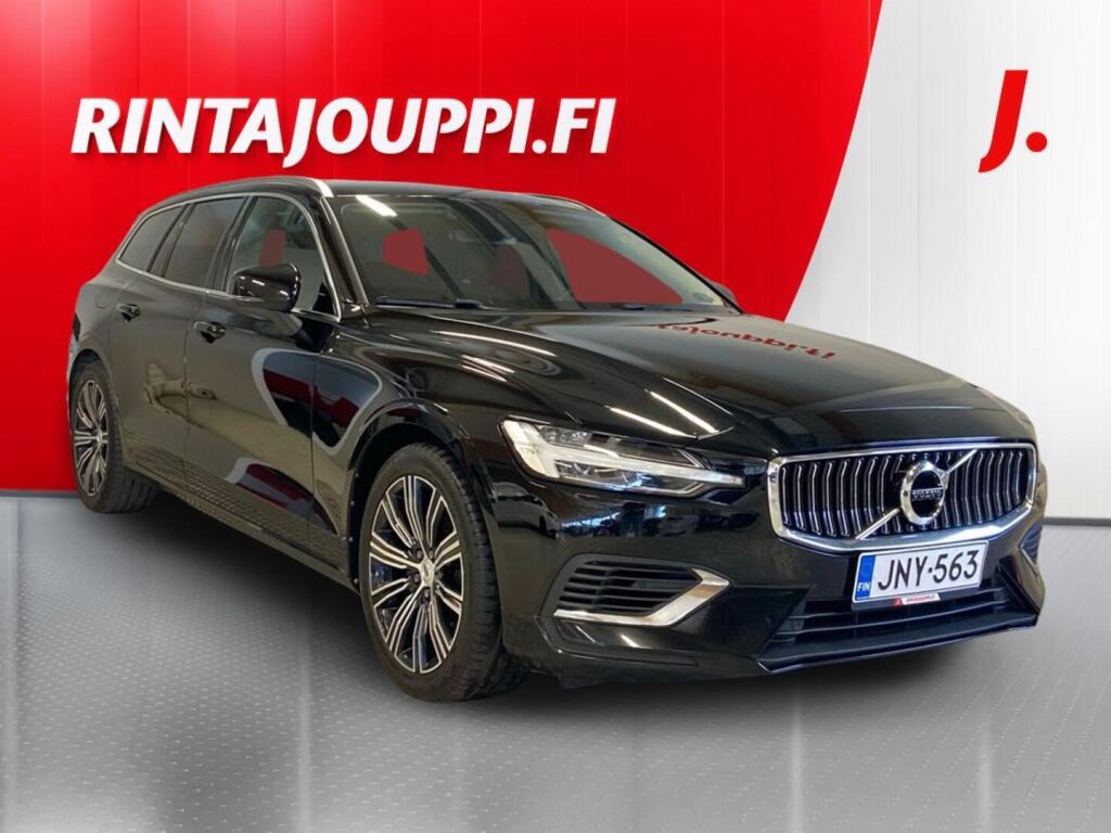 Volvo V60 2021 Musta