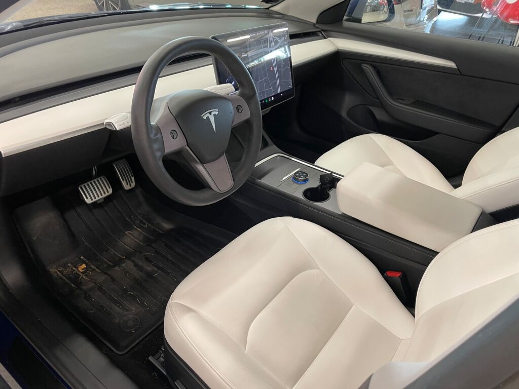 Tesla Model 3 2021 Sininen
